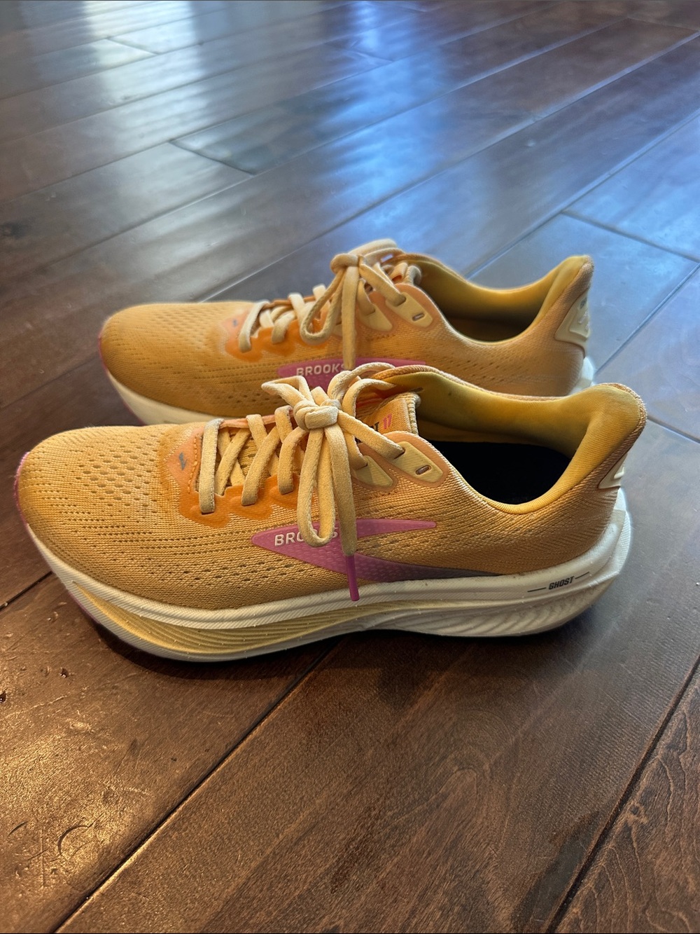 Brooks Ghost 17 Women’s Light Orange Running Shoes with Pink Logo